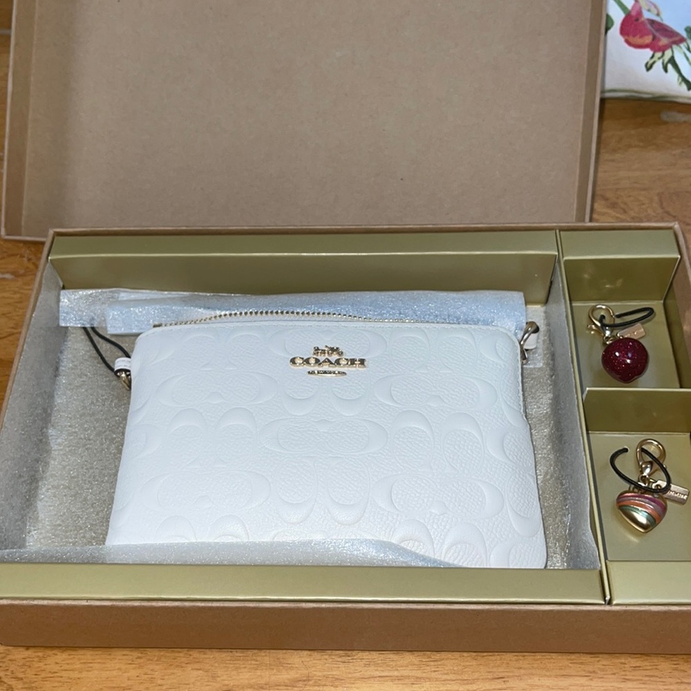 NWT COACH WRISTLET